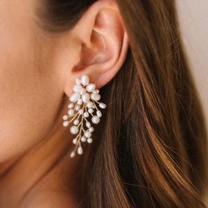 Pearl Bridal Earrings - Untamed Petals "Moore"